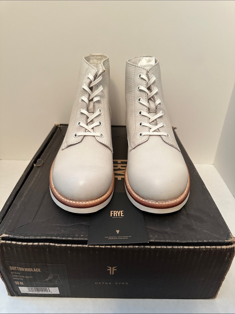 Frye Sutton Lace Up Leather Boot - Very Rare NWT